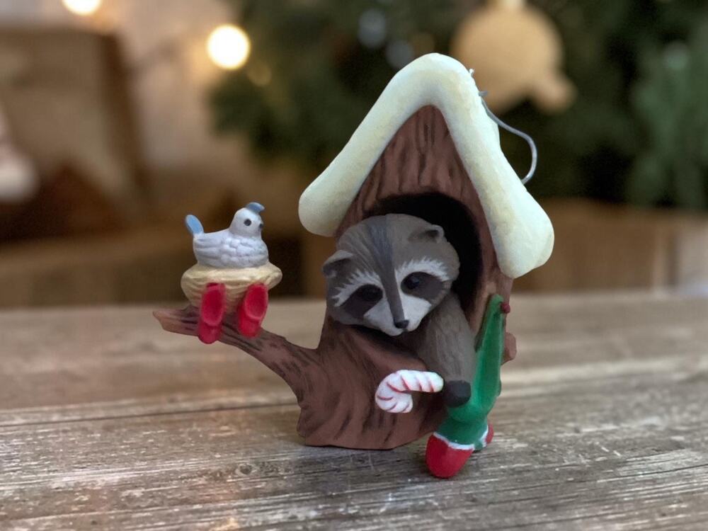 Vintage Christmas Ornament Hallmark 1984 Raccon Tree Trunk 3” Figurine Bird Nest